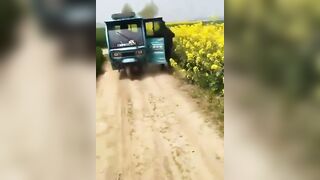 Địt lén cũng không yên với mấy thằng trẻ trâu