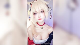 Dâm nữ cosplay anime thủ dâm lồn có 2 vết bớt
