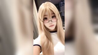 Bé hot girl xinh yêu bú mút cu đụ public