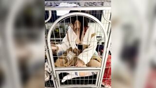 em gái xinh đẹp quay clip thủ dâm trong lồng chó