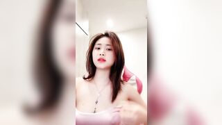 Tiktokker chan3tuoi vú múp xinh đẹp show hàng trên app p1