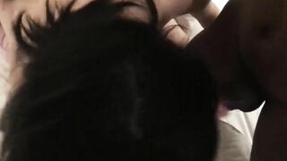 E teen dâm 1 mình bú 2 con cặc rồi lại nằm banh háng cho phi đen đâm lút cán sướng tê
