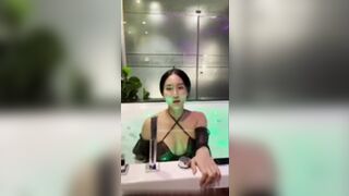 Pong Xinh Rảnh Rỗi Tự Quay Thủ Dâm Cực Nứng P55