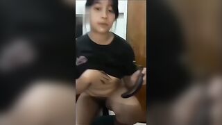 Em học sinh 2k8 vú to nứng lồn thủ dâm bằng quả cà tím