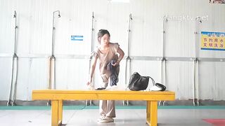 tổng hợp clip quay lén những cô gái xinh đẹp trong nhà tắm công cộng p14