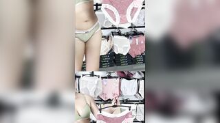 Con gái chuẩn bị trước khi hẹn hò