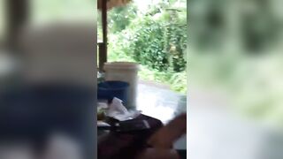 Không mặc quần lót ngồi nhậu khoe lồn với bạn.