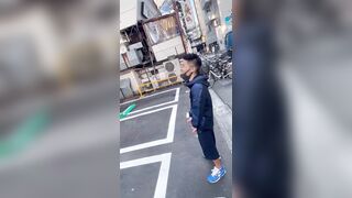 (Độc lạ) Mở cửa sổ chung cư để chịch cho kích thích, thanh niên đi đường tranh thủ...