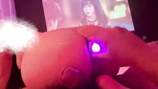 Vừa bú cu vừa nghịch lỗ đít e ghệ dâm mông to
