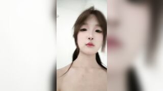 Dâm nữ xinh mới lớn lồn mới mọc lông cởi đồ livetream đi dạo quanh trường học p5