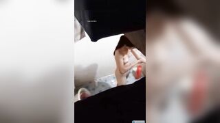 Leo lên tường quay lén em sinh viên chung trọ đi tắm vú cực ngon