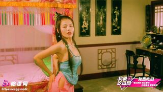 Phim sex cổ trang lén lút nhìn công chúa tắm ngoài bờ suối r lẻn vào phòng giao hoan