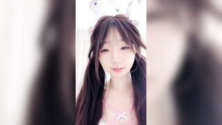em gái xinh đẹp tự quay clip bán kiếm tiền