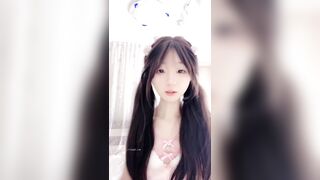 em gái xinh đẹp tự quay clip bán kiếm tiền