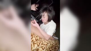 Em tiktoker xinh xắn biết anh quay phim nhưng em mặc kệ.