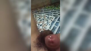 Anh áo trắng đang thủ dâm thì bị bắt gặp
