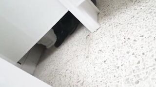QUÁY LÉN 2 HỌC SINH ĐỤ NHAU TRONG NHÀ VỆ SINH TRÊN TRƯỜNG