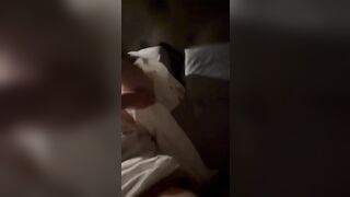 Em bỉ ngạn giã vờ ngủ cho ba dượng đụ