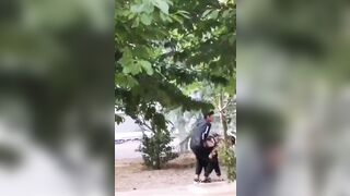 Chịu 2 em,rủ nhau ra sau trường địt nhau mỗi ghê,bị quay lại cũng không biết