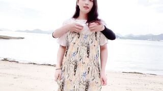 Một Ladyboy không biết xấu hổ khi chơi outdoor