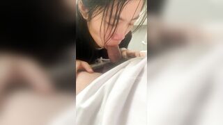 Bắt con bạn thân bú cu ngay trên trường