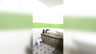 Em tắm rửa tỉa lông lồn