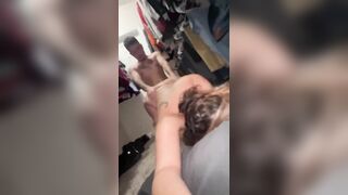 Xuất lên mông căng con đĩ dâm mập múp