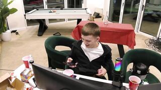 Gái xinh BÚ CU KHI NAM THANH NIÊN ĐANG STREAM