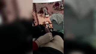 nhỏ bạn thân nằm vọc cu