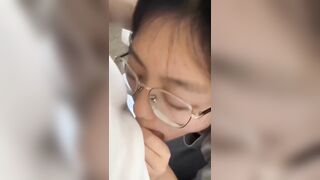 Rủ trốn học bắt con bạn thân lớp 10 kính cận bú cu cực dâm