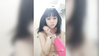 Thằng khốn nạn dụ dỗ 2 em Loli đi khách sạn rồi đè từng em ra chịch tung lồn