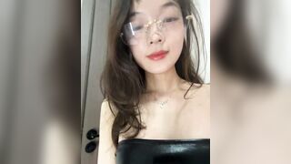 Gái dâm khoe hàng trên live dâm đãng