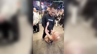 Bú cu cho người la giữa đường bắn tinh đầy mồm