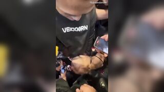 Bú cu cho người la giữa đường bắn tinh đầy mồm