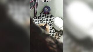 Quay lén nhà trọ xát bên
