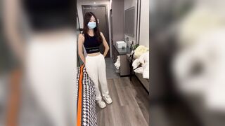 Em cứ tròn mắt ra mút mặt còn biểu cảm thèm chim anh lắm 3