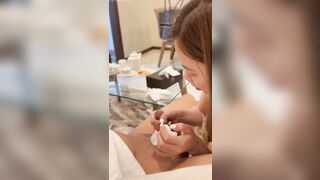 Em sục như giã gạo mỏi tay này em chuyển tay kia muốn đứt chim anh