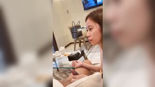 Em sục như giã gạo mỏi tay này em chuyển tay kia muốn đứt chim anh