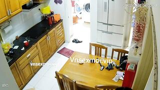 Hack cam máy bay thay đồ