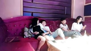 đi hát karaoke chưa kịp chọn bài đã lôi nhân viên ra địt p1