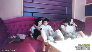 đi hát karaoke chưa kịp chọn bài đã lôi nhân viên quán hát ra địt p18