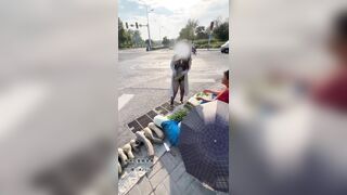 SỐC tận óc em gái mặc nội y mỏng tang thản nhiên đi chợ lề đường