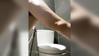 Full 21 phút, Sinh viên Đại Học HÀ Nội vào WC dùng Sex Toy Thủ Dâm public Ở Trường