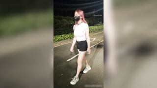 dắt bạn gái đi dạo cởi chuồng public ngoài công viên