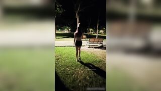 dắt bạn gái đi dạo cởi chuồng public ngoài công viên