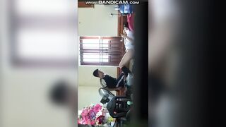 quay lén nhỏ em gái còn non mà đã đưa bạn về nhà địt không kịp cởi đồ