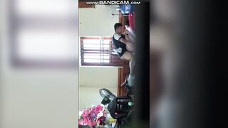 quay lén nhỏ em gái còn non mà đã đưa bạn về nhà địt không kịp cởi đồ