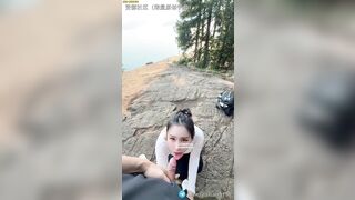 thanh niên số hưởng được em teen sục cặc bú cu cho doggy ngay trên biển