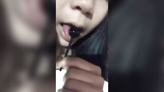Video em gái cho bím ăn kẹo mút