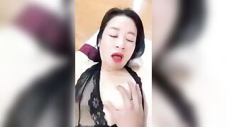 Em giáo gần u40 nhưng vẫn nuột, kĩ thuật bú chịch sướng vãi
